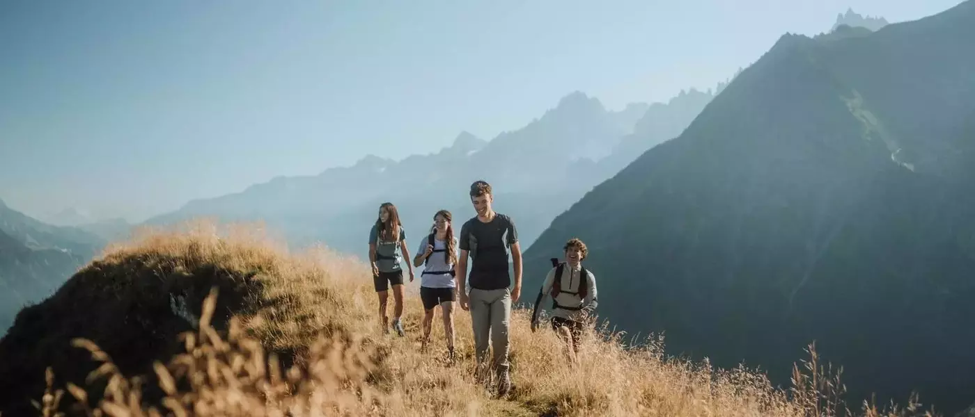 Les Principes Fondamentaux de la Randonnée Respectueuse : Guide Complet pour une Expérience en Pleine Nature