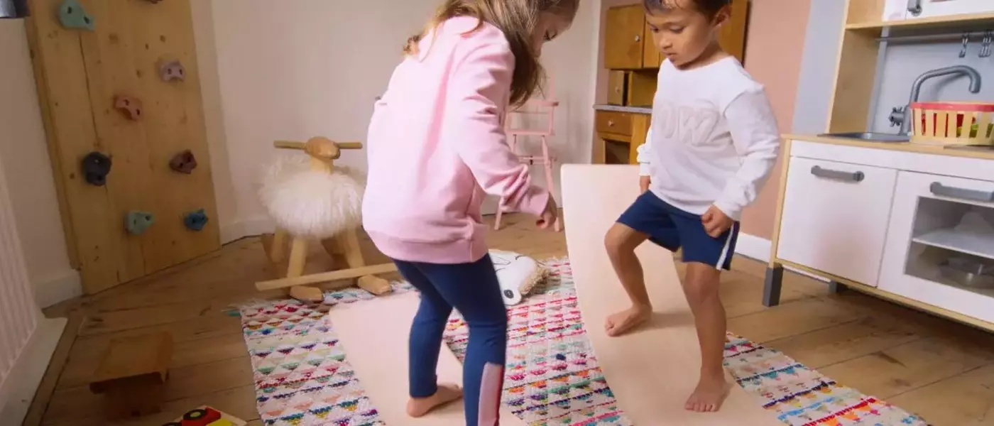 Optimiser l'équilibre des jeunes enfants à domicile : Activités ludiques et conseils