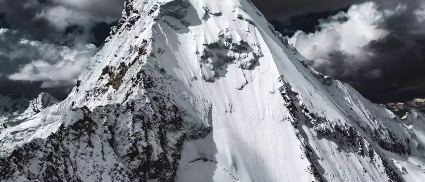 Redécouverte d'un itinéraire oublié sur l'Artesonraju : L'évolution du ski de pente raide au Pérou