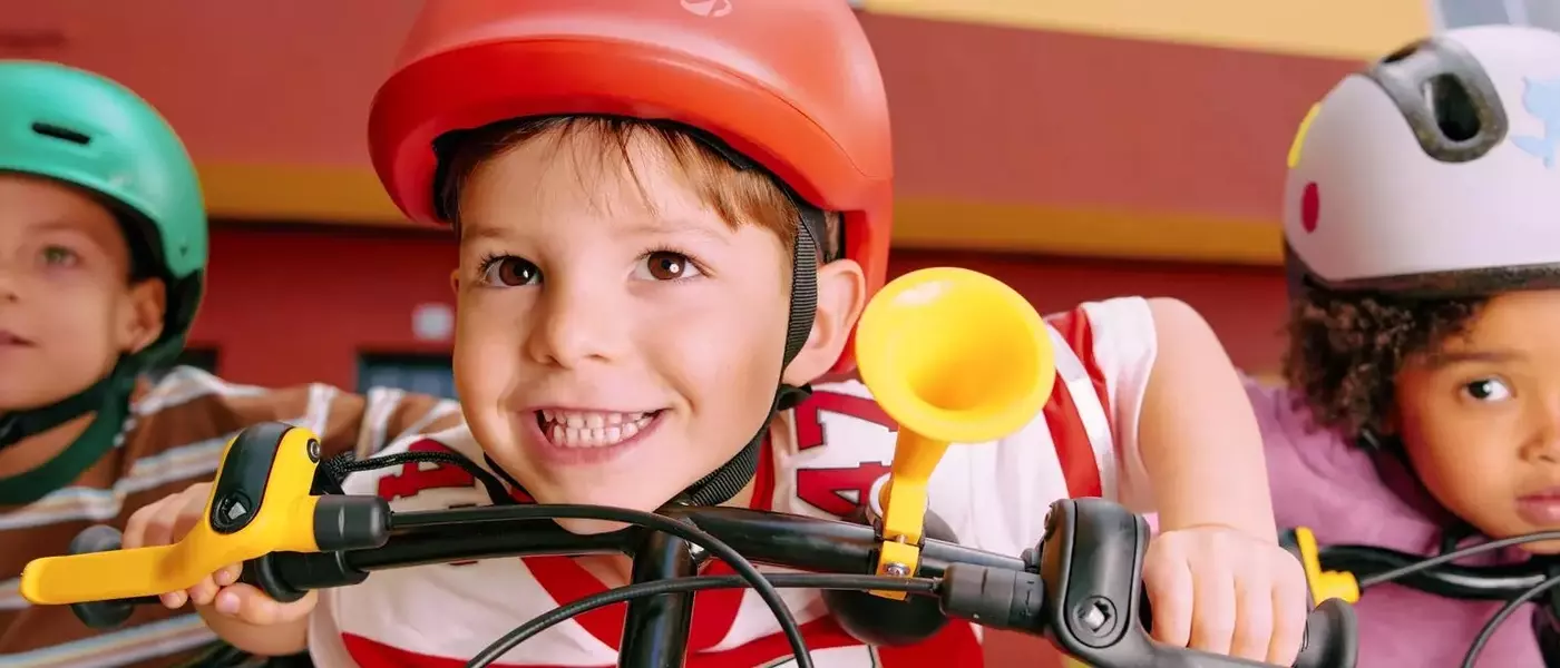 Assurer la sécurité à vélo de vos enfants : guide complet des équipements et réflexes essentiels