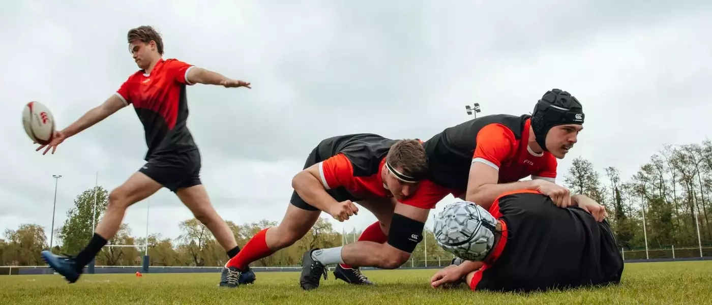 Décoder le Terrain de Rugby : Un Guide Complet des Dimensions et des Lignes Stratégiques