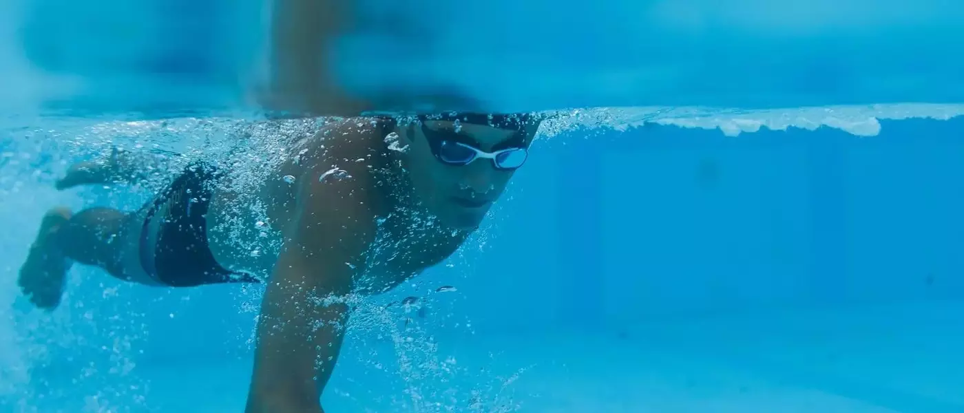 Maîtriser la Natation : Un Entraînement Complet pour Brûler des Calories