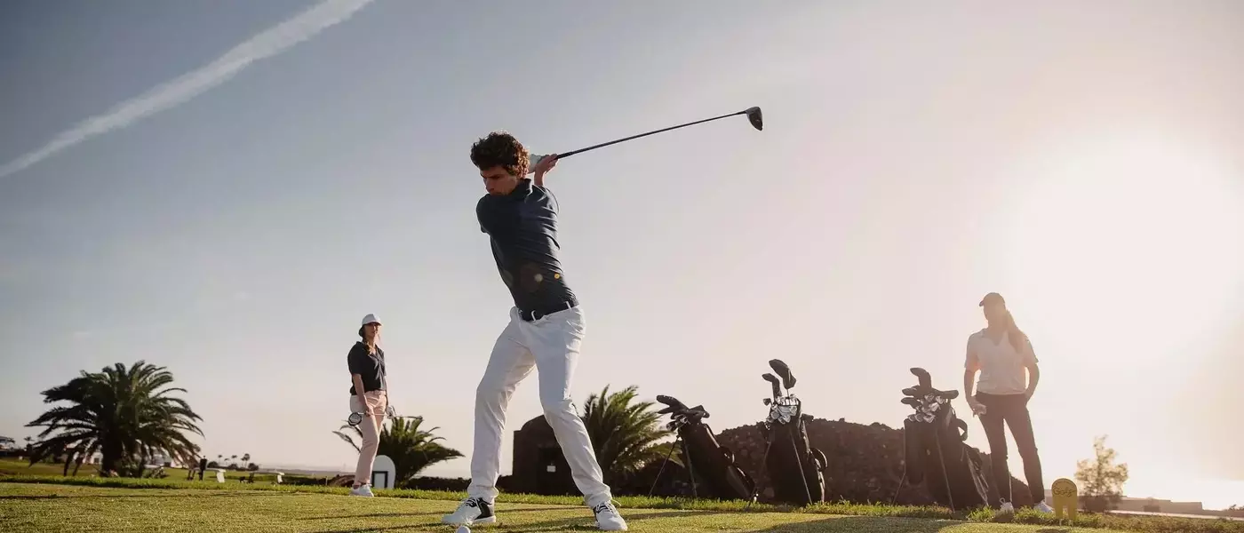 Maîtriser le Driver au Golf : Techniques et Choix d'Équipement pour Joueurs Confirmés