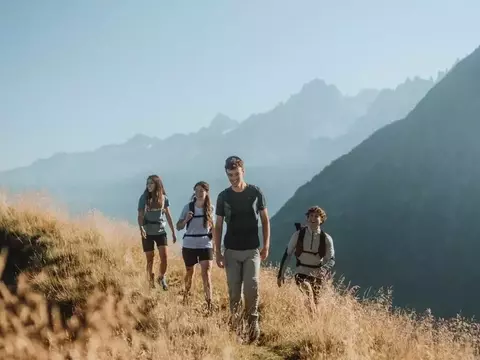 Les Principes Fondamentaux de la Randonnée Respectueuse : Guide Complet pour une Expérience en Pleine Nature