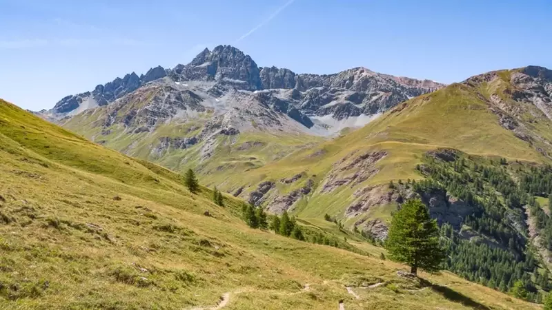 Découverte des Trésors Cachés du Queyras : Randonnées Inoubliables d'une Journée