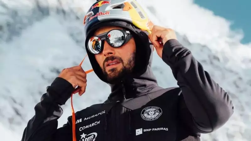 Andrzej Bargiel: Un Pionnier du Ski Extrême Conquiert les Cinq 8000 du Pakistan