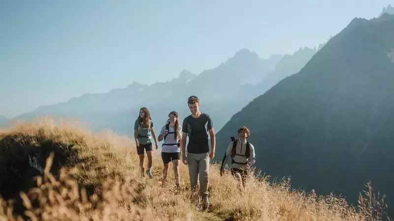 Les Principes Fondamentaux de la Randonnée Respectueuse : Guide Complet pour une Expérience en Pleine Nature