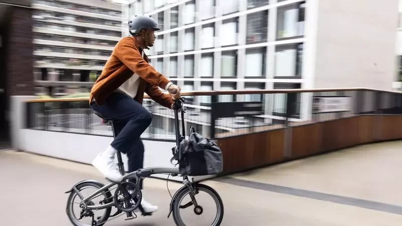 Débuter le Vélo Intermodal : Guide Complet pour une Mobilité Urbaine Optimale