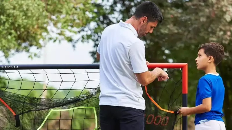 Améliorer les Compétences de Passe de Football à Domicile avec les Enfants