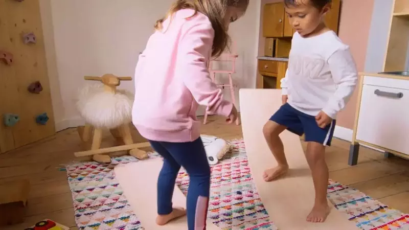 Optimiser l'équilibre des jeunes enfants à domicile : Activités ludiques et conseils