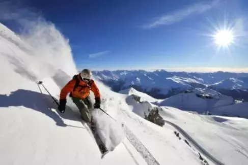 Premiers Pas Hilarants et Triomphants sur les Pistes Alpines