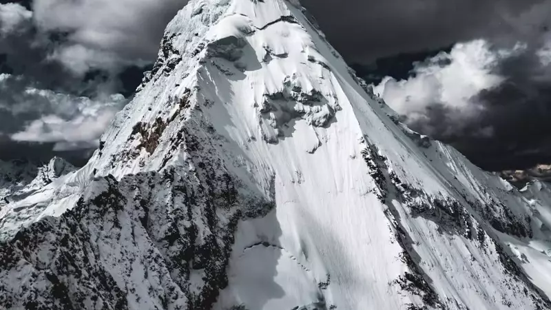 Redécouverte d'un itinéraire oublié sur l'Artesonraju : L'évolution du ski de pente raide au Pérou