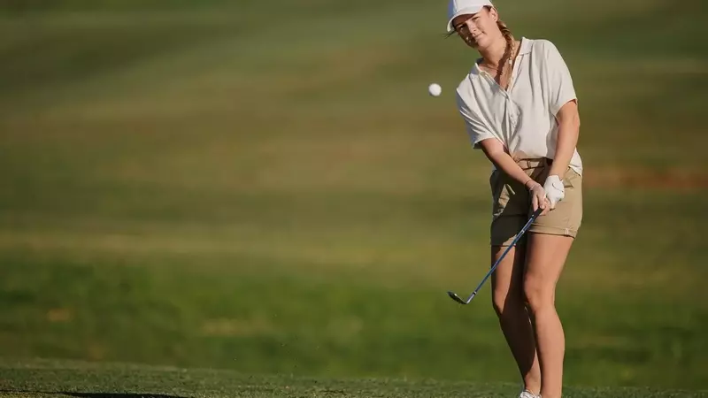 Maîtriser la Stratégie d'Approche au Golf : Conseils pour un Petit Jeu Réussi