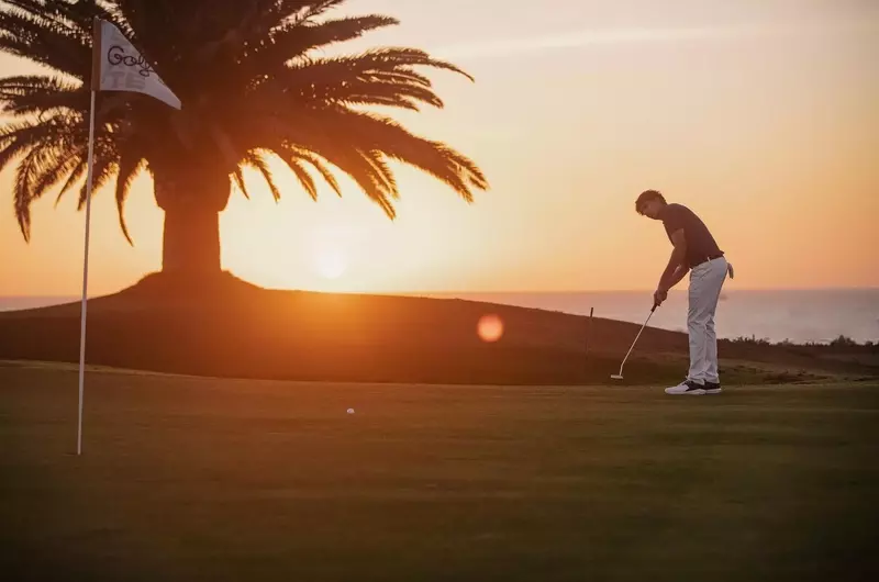 Maîtriser l'Art du Putting au Golf : Techniques Avancées pour Améliorer votre Jeu